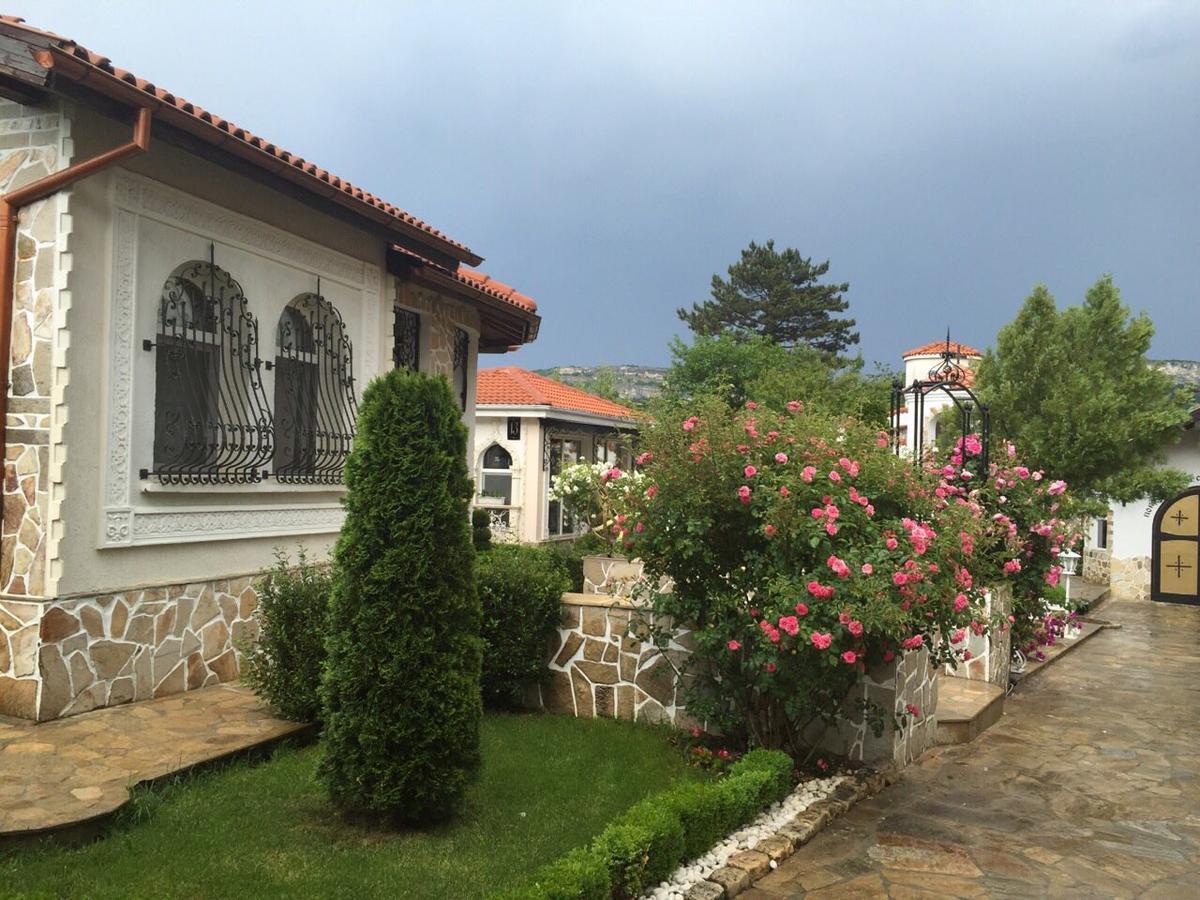 Villa St. Michael Madara ภายนอก รูปภาพ
