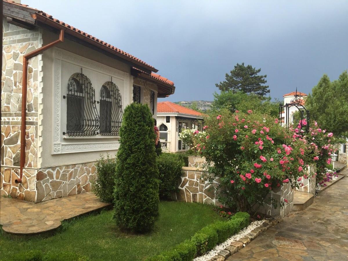 Villa St. Michael Madara ภายนอก รูปภาพ