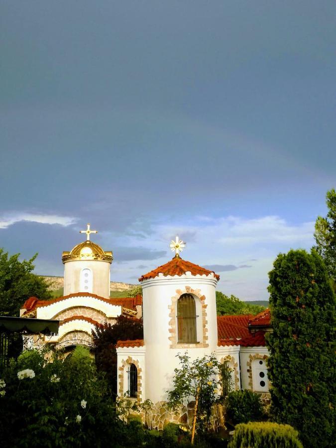 Villa St. Michael Madara ภายนอก รูปภาพ